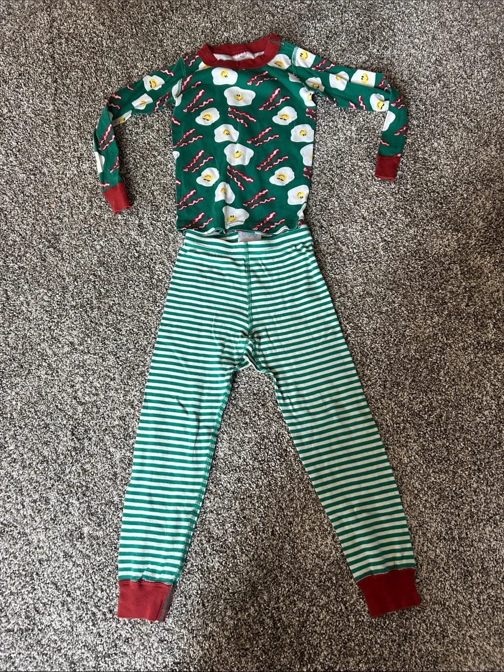 Hanna Andersson Green Egg & Bacon Print Pajama Set with Red Trim